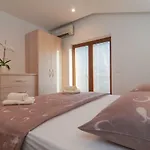 Beautiful With Private Pool Appartement *