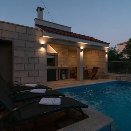 Beautiful With Private Pool *