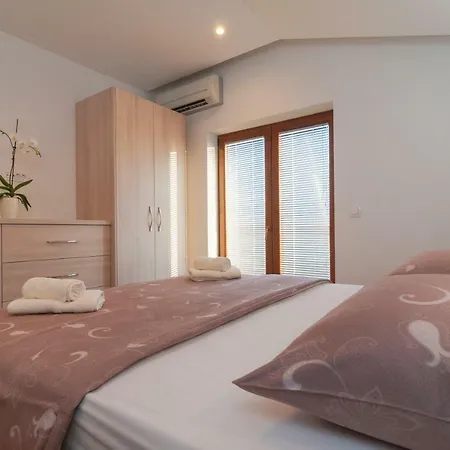 Beautiful With Private Pool Apartament *