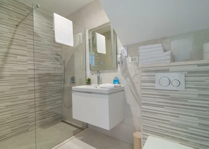 Lägenhet Beautiful With Private Pool Trogir