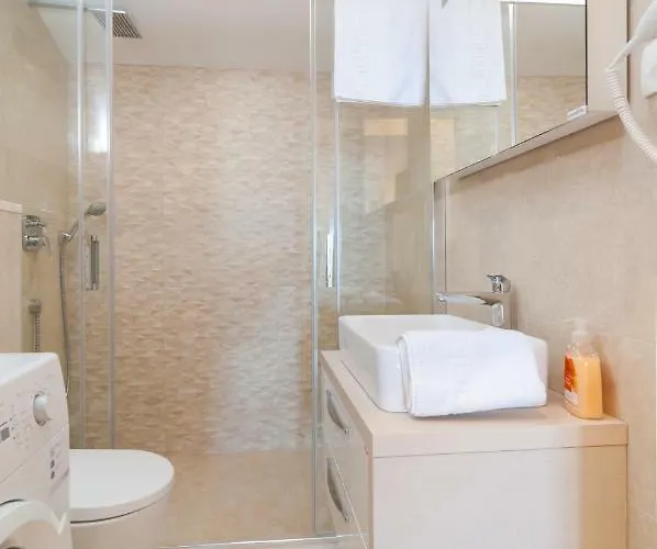 Beautiful With Private Pool Appartement Trogir