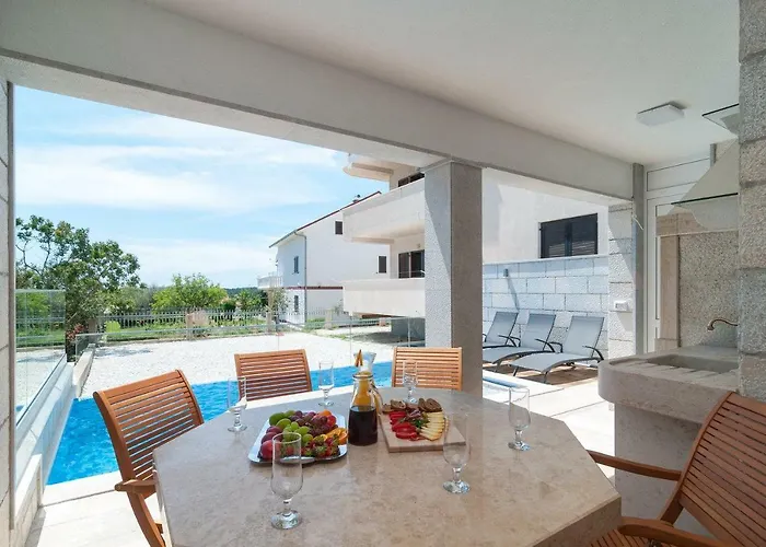 Appartement Beautiful With Private Pool Trogir