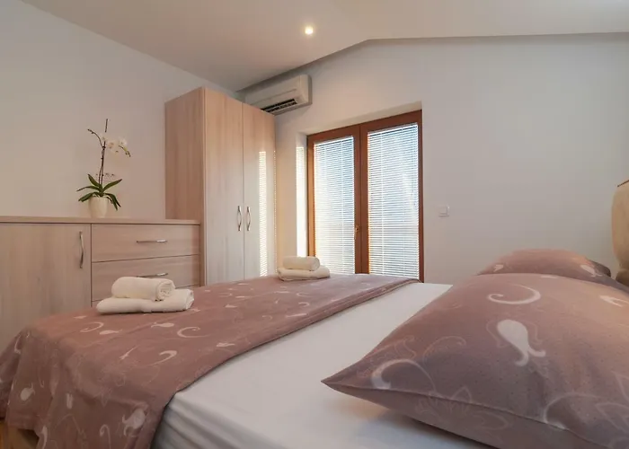 Beautiful With Private Pool Appartement *