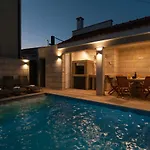 Beautiful With Private Pool *