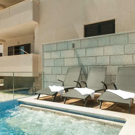 شقة Beautiful With Private Pool *