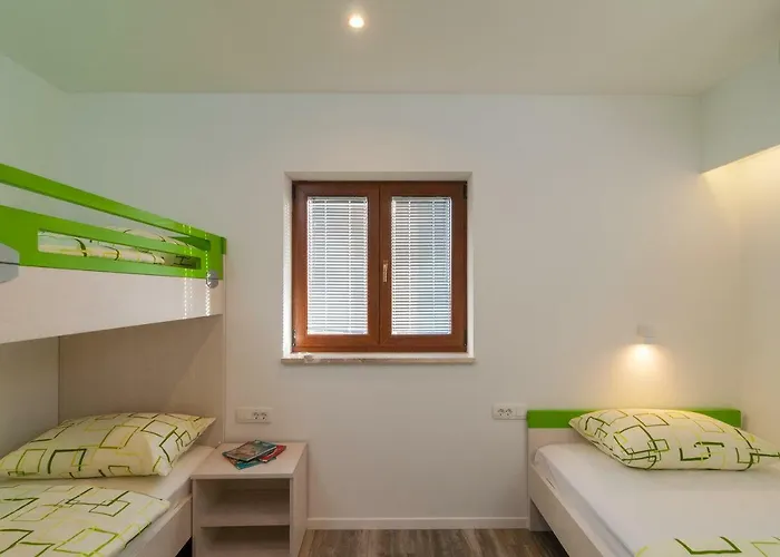 Beautiful With Private Pool 트로기르