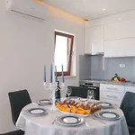 Apartman Beautiful With Private Pool Trogir